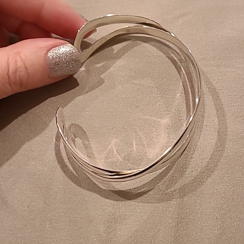 Twisted sterling silver cuff bracelet - Picture 5 of 7